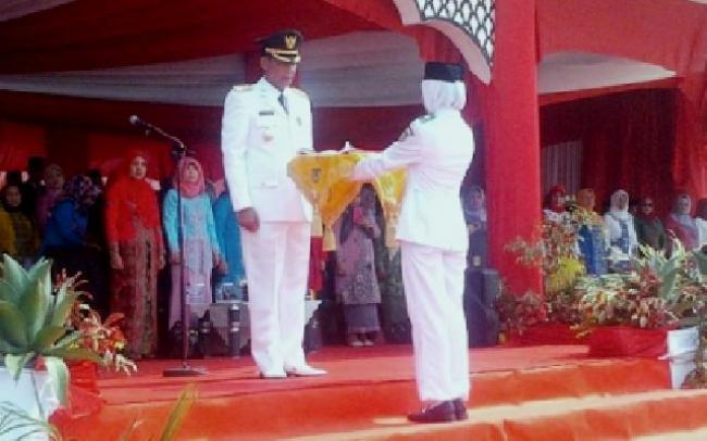 Bupati Suyatno Pimpin Upacara HUT Ri ke-70